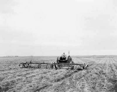 Using IHC McCormick rod weeders in Western Canada.