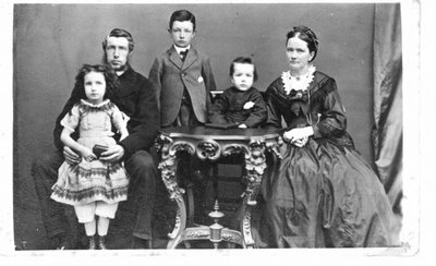 Portrait of an unidentified family.