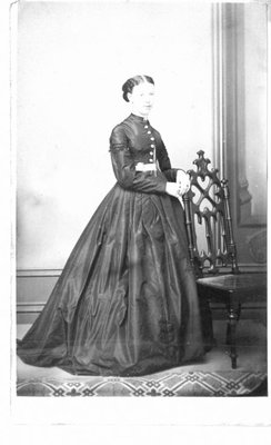 Full length portrait of an unidentified woman.