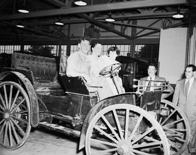 Unidentified Couple in an Auto Buggy From the 1900s, Montreal, QC