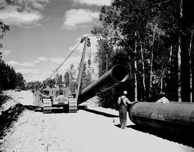 Crawler Tractor Used to Lay Pipes