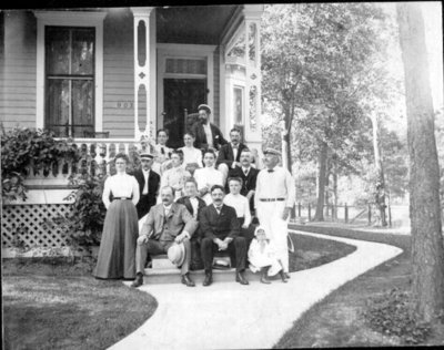 Butz family at 802 Lake Ave., Wilmette