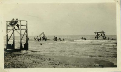 Lifeguard station and people at the Wilmette beach