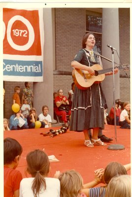 Folksinger Gerry Armstrong