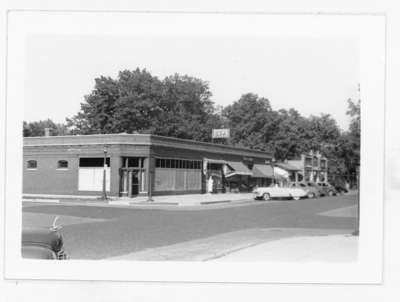 Linden Avenue businesses near the elevated train terminal in 1949